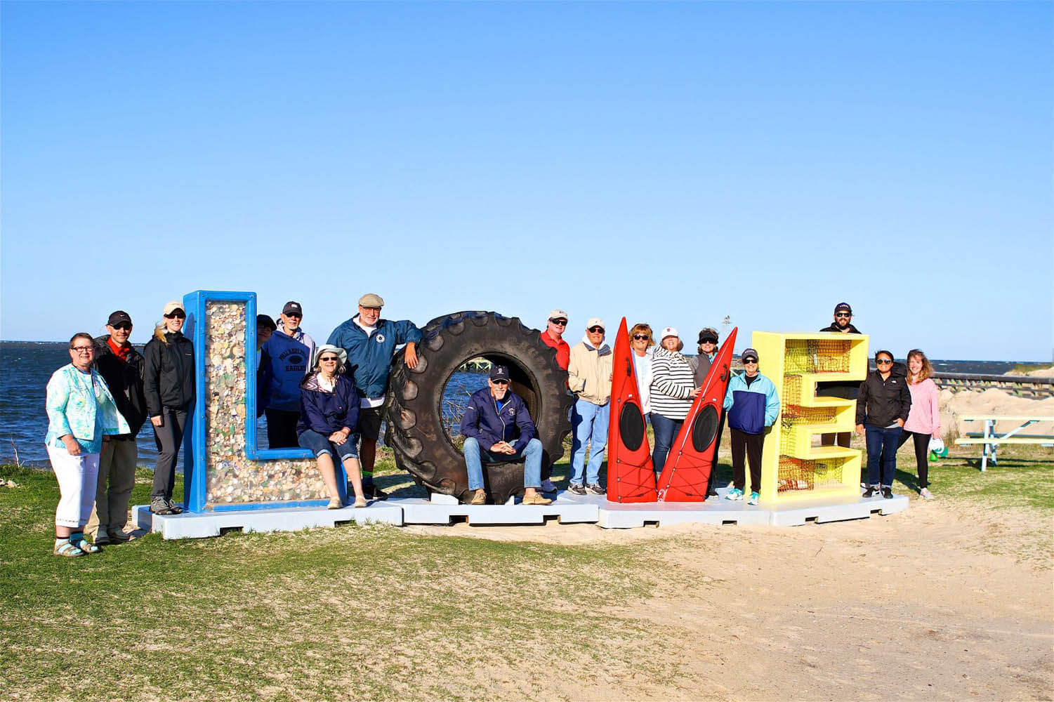 Love Run Group Picture at Love Sign